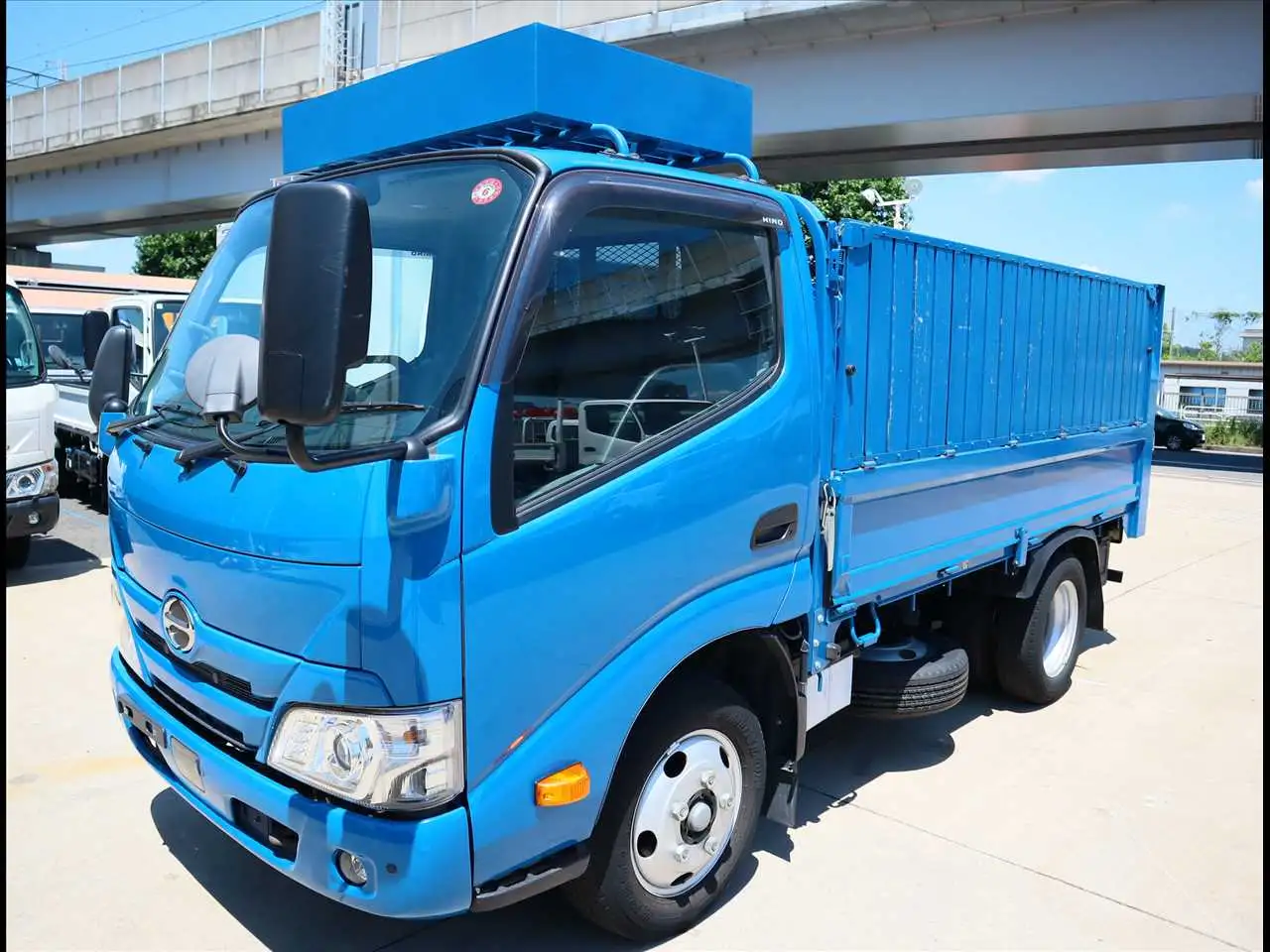 日野 デュトロ 小型 平ボディ 2RG-XZU605M R5の中古トラック画像1