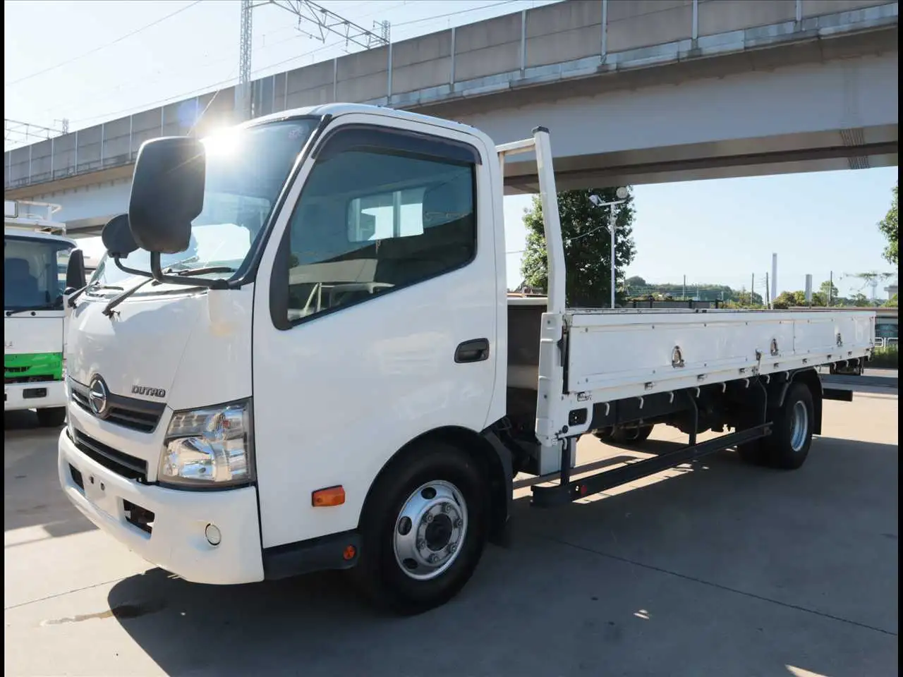 日野 デュトロ 小型 平ボディ TDG-XZU732M H29の中古トラック画像1