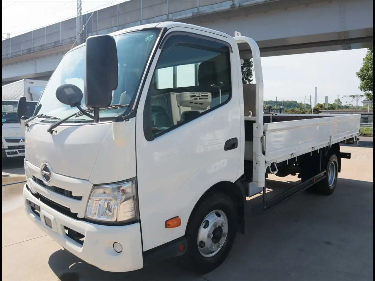 日野 デュトロ 小型 平ボディ 2PG-XZU712M R4の中古トラック画像1
