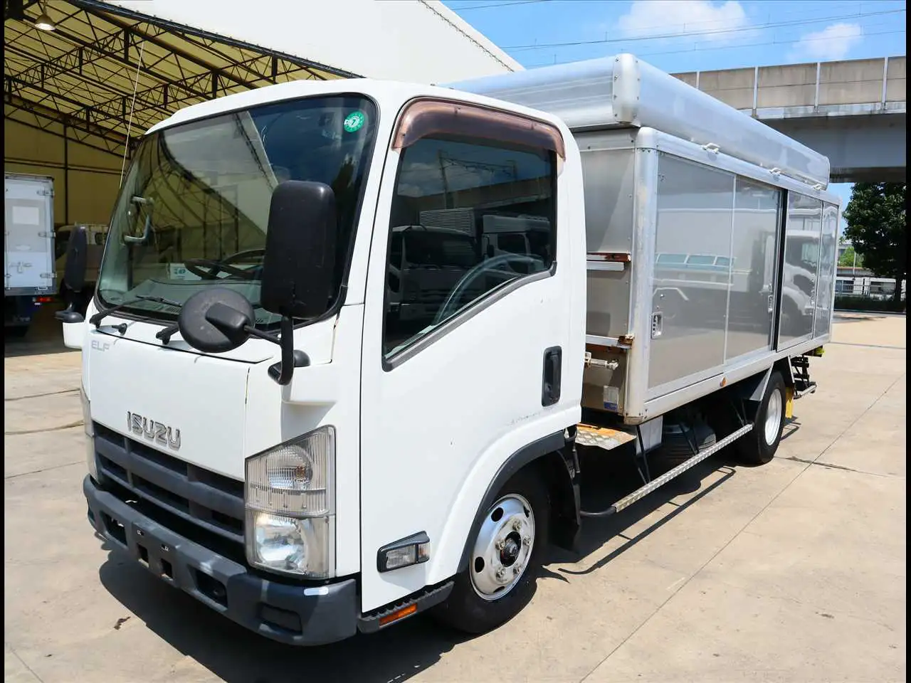 いすゞ エルフ 小型 アルミバン ボトルカー TKG-NMR85ANの中古トラック画像1