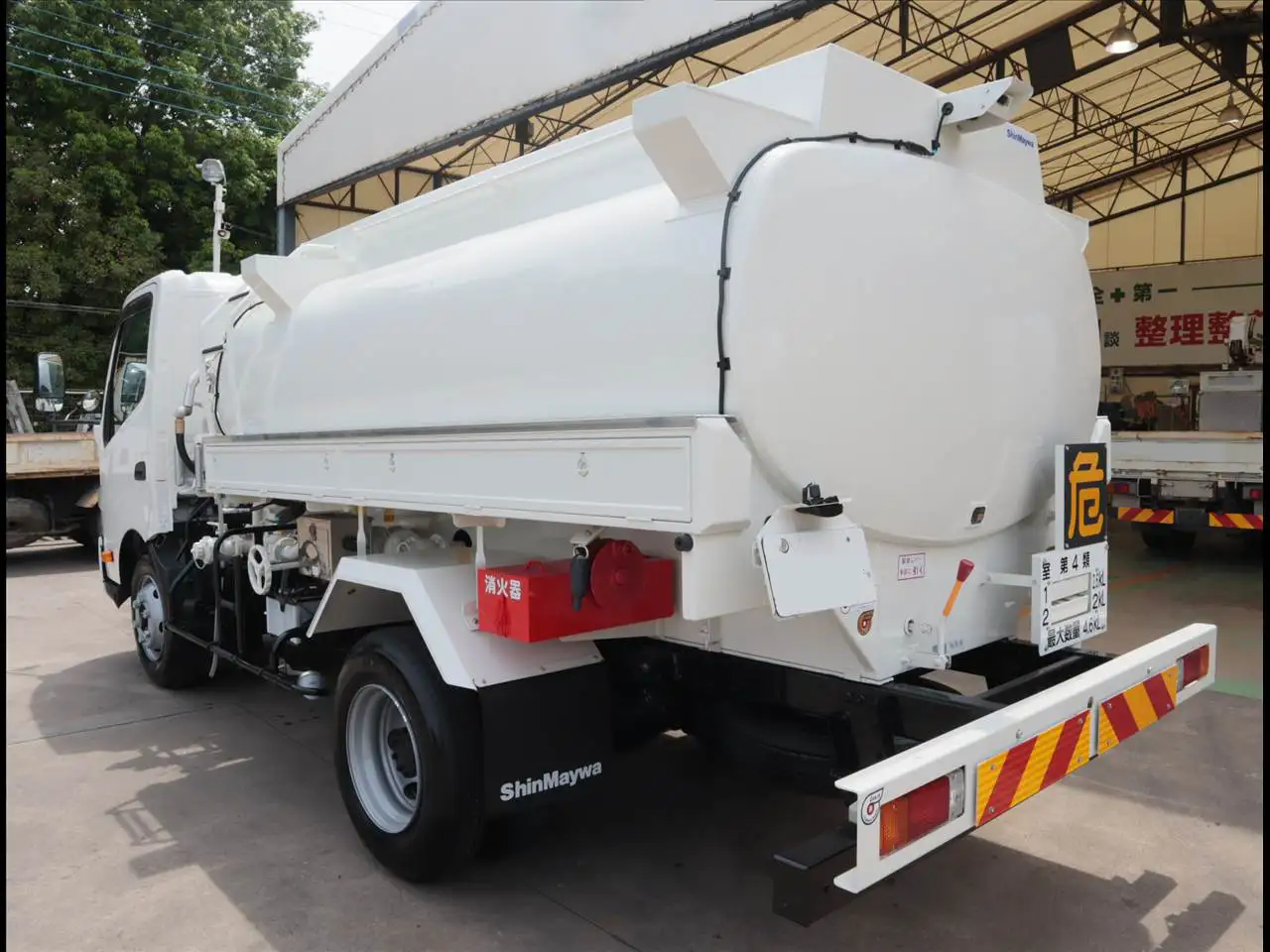 日野 デュトロ 小型 タンク車 ローリー 2KG-XZU700Mの中古トラック画像4
