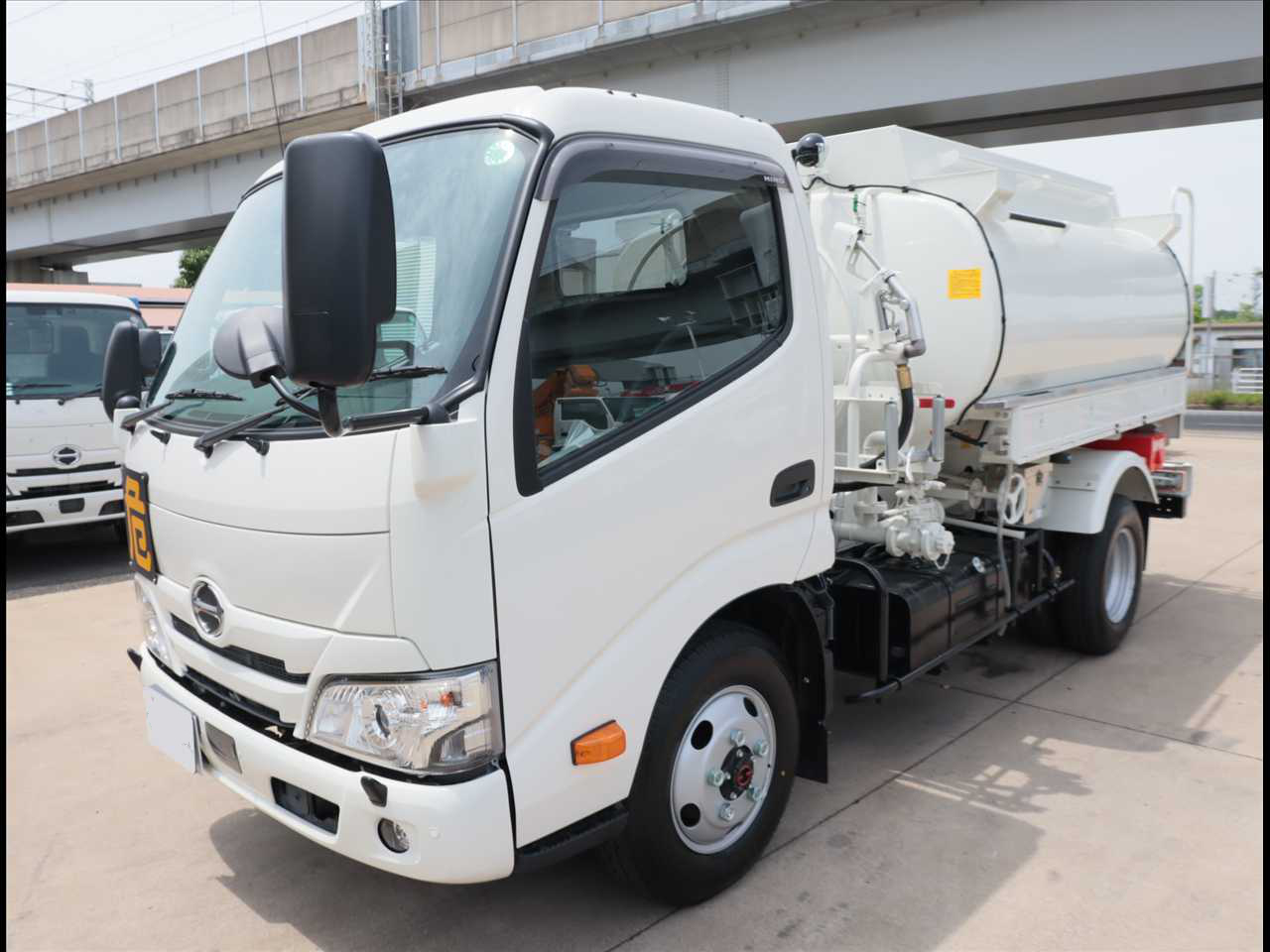 日野 デュトロ 小型 タンク車 ローリー 2KG-XZU700M の中古トラック【車両No.194291】