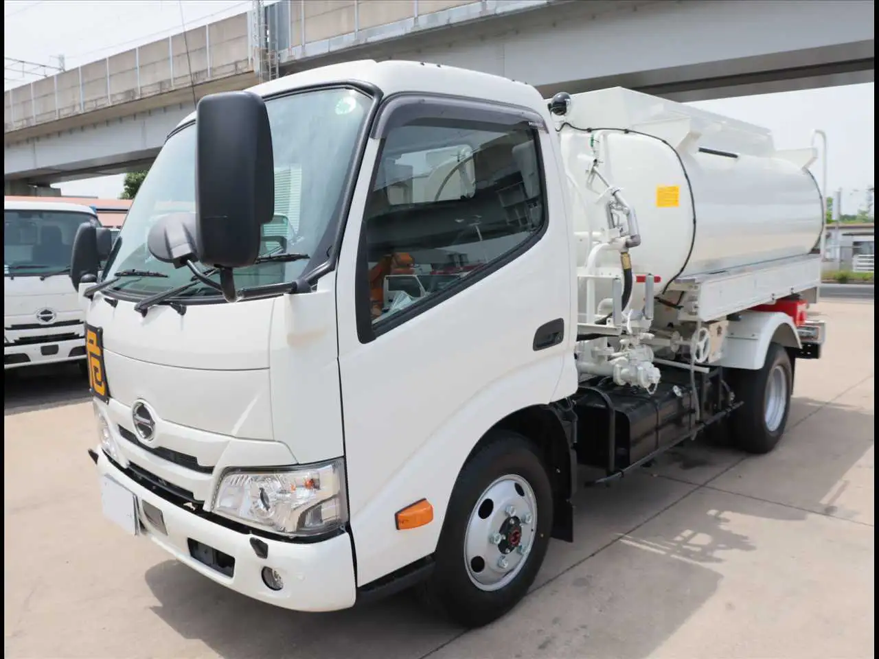日野 デュトロ 小型 タンク車 ローリー 2DG-XZU685Mの中古トラック画像1