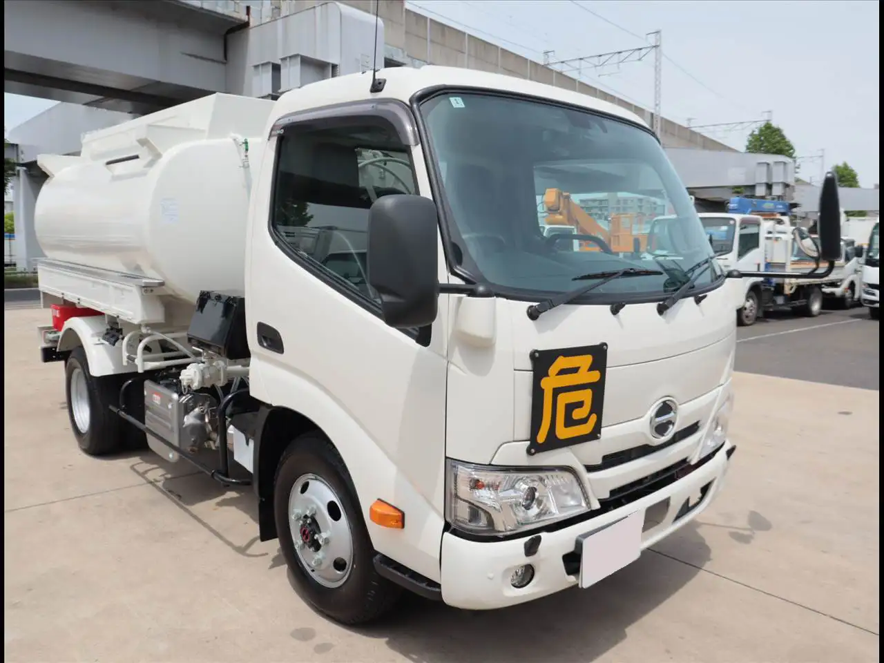 日野 デュトロ 小型 タンク車 ローリー 2DG-XZU685Mの中古トラック画像2