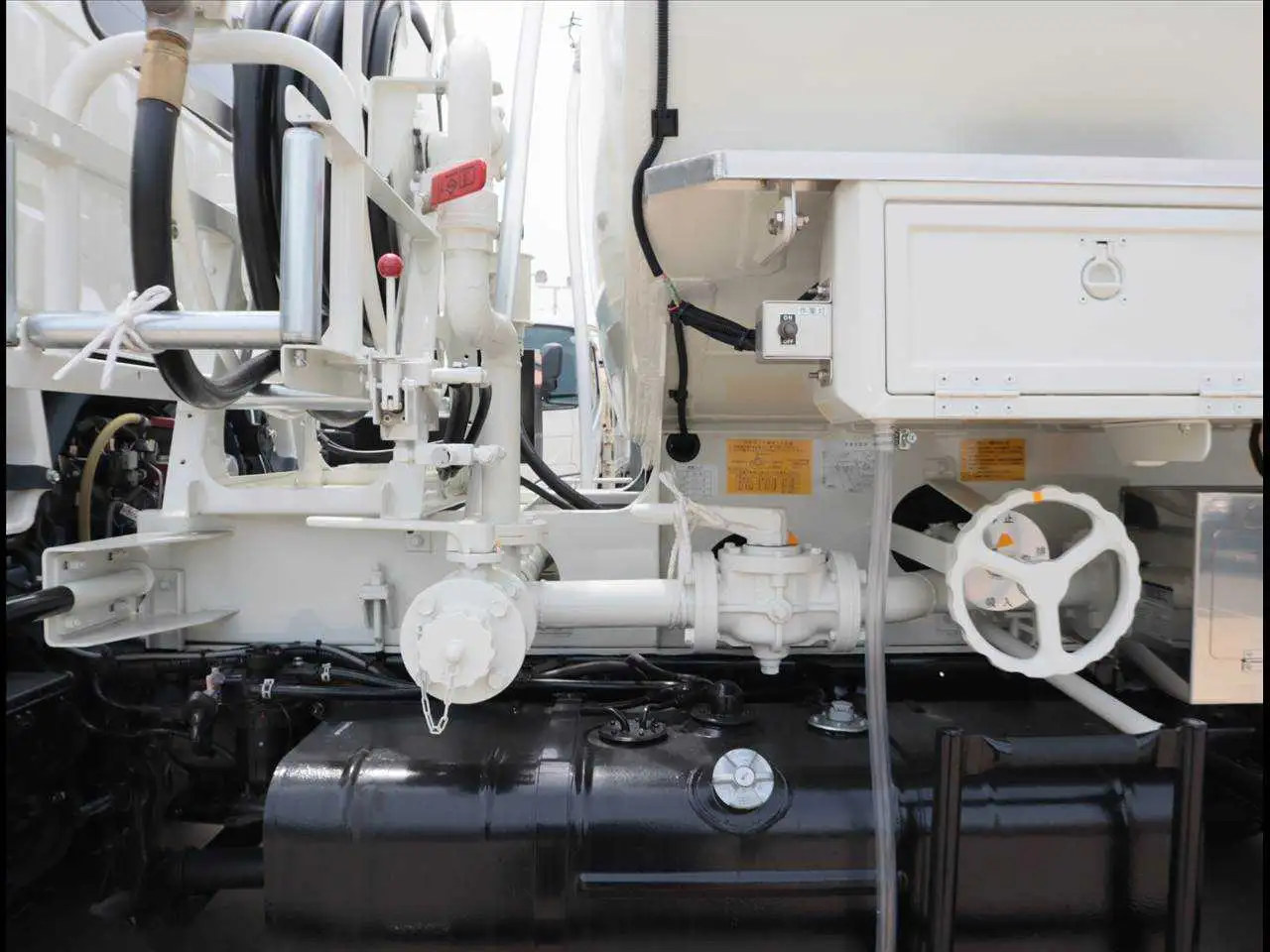 日野 デュトロ 小型 タンク車 ローリー 2DG-XZU685Mの中古トラック画像9