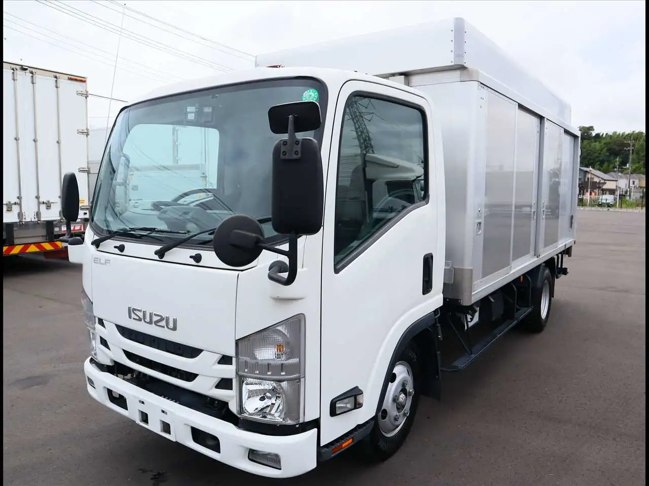 いすゞ エルフ 小型 アルミバン ボトルカー サイドドアの中古トラック画像1
