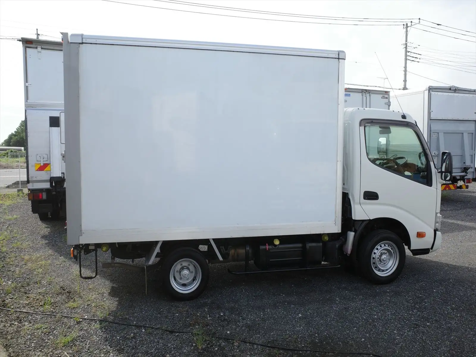 トヨタ ダイナ 小型 アルミバン 3BF-TRY230 R4の中古トラック画像3