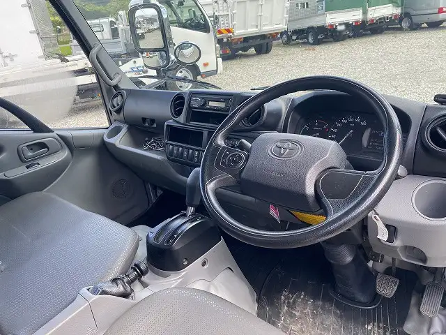 トヨタ ダイナ 小型 平ボディ 2RG-XZU605 R2の中古トラック画像11