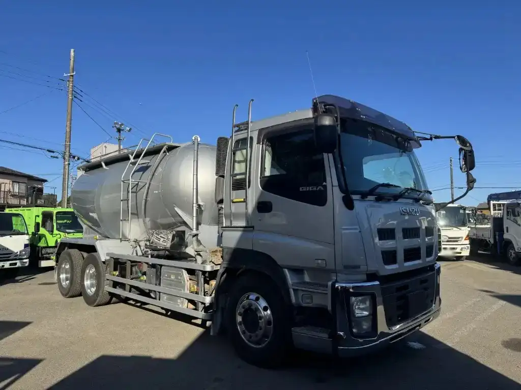 いすゞ ギガ 大型 タンク車 バルク QKG-CYM77AMの中古トラック画像2