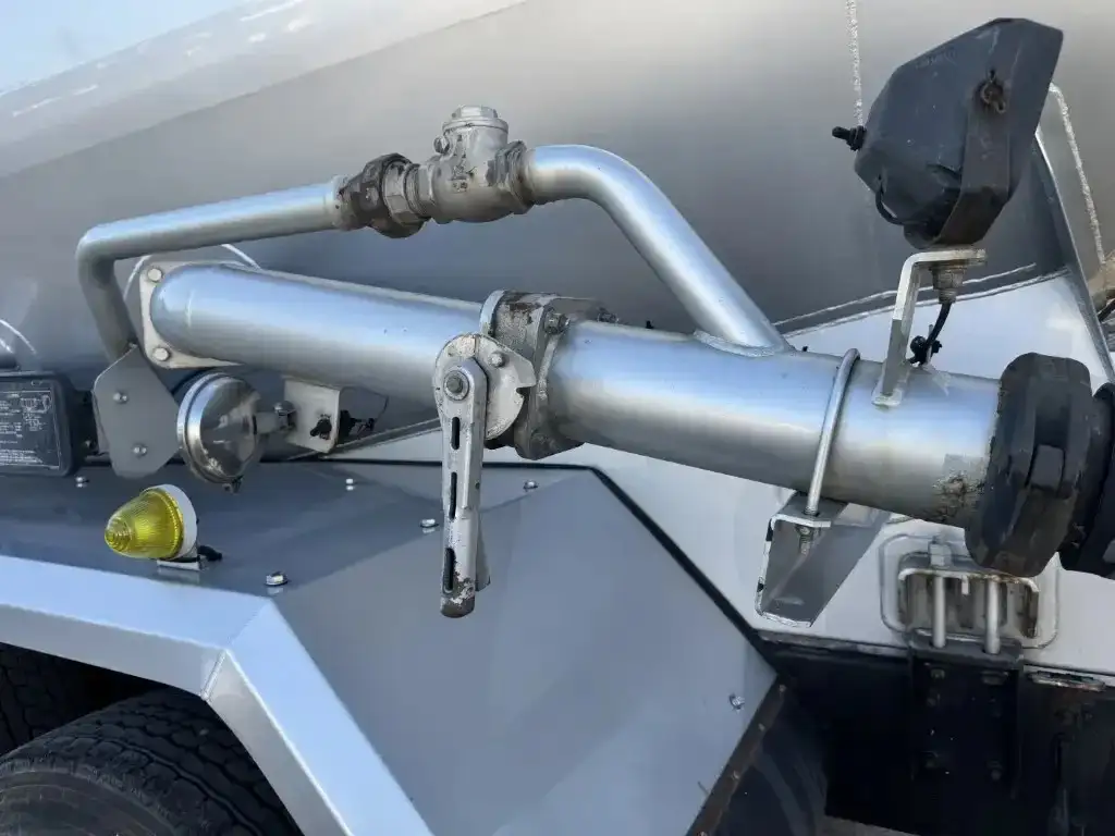 いすゞ ギガ 大型 タンク車 バルク QKG-CYM77AMの中古トラック画像8