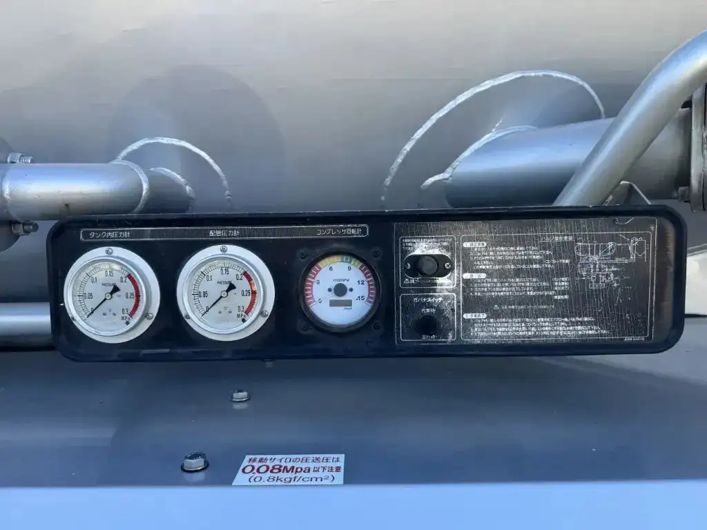いすゞ ギガ 大型 タンク車 バルク QKG-CYM77AMの中古トラック画像10