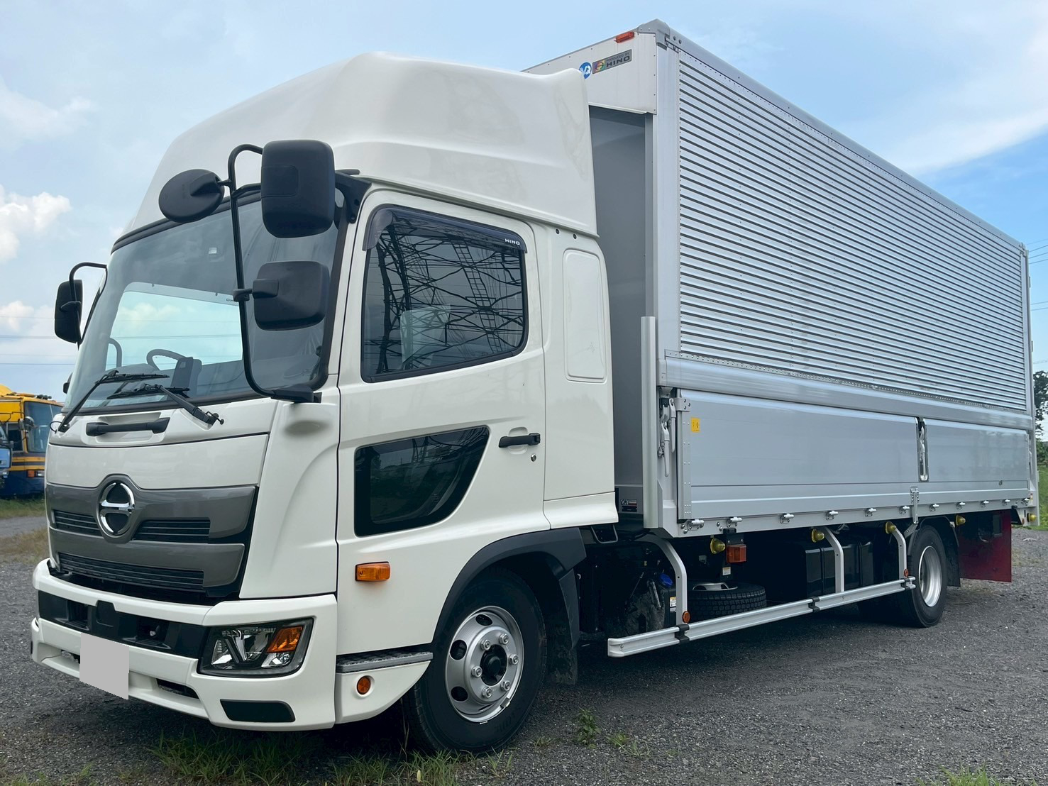 いすゞ フォワード 中型/増トン ウイング 床鉄板 ベッド の中古トラック【車両No.183006】