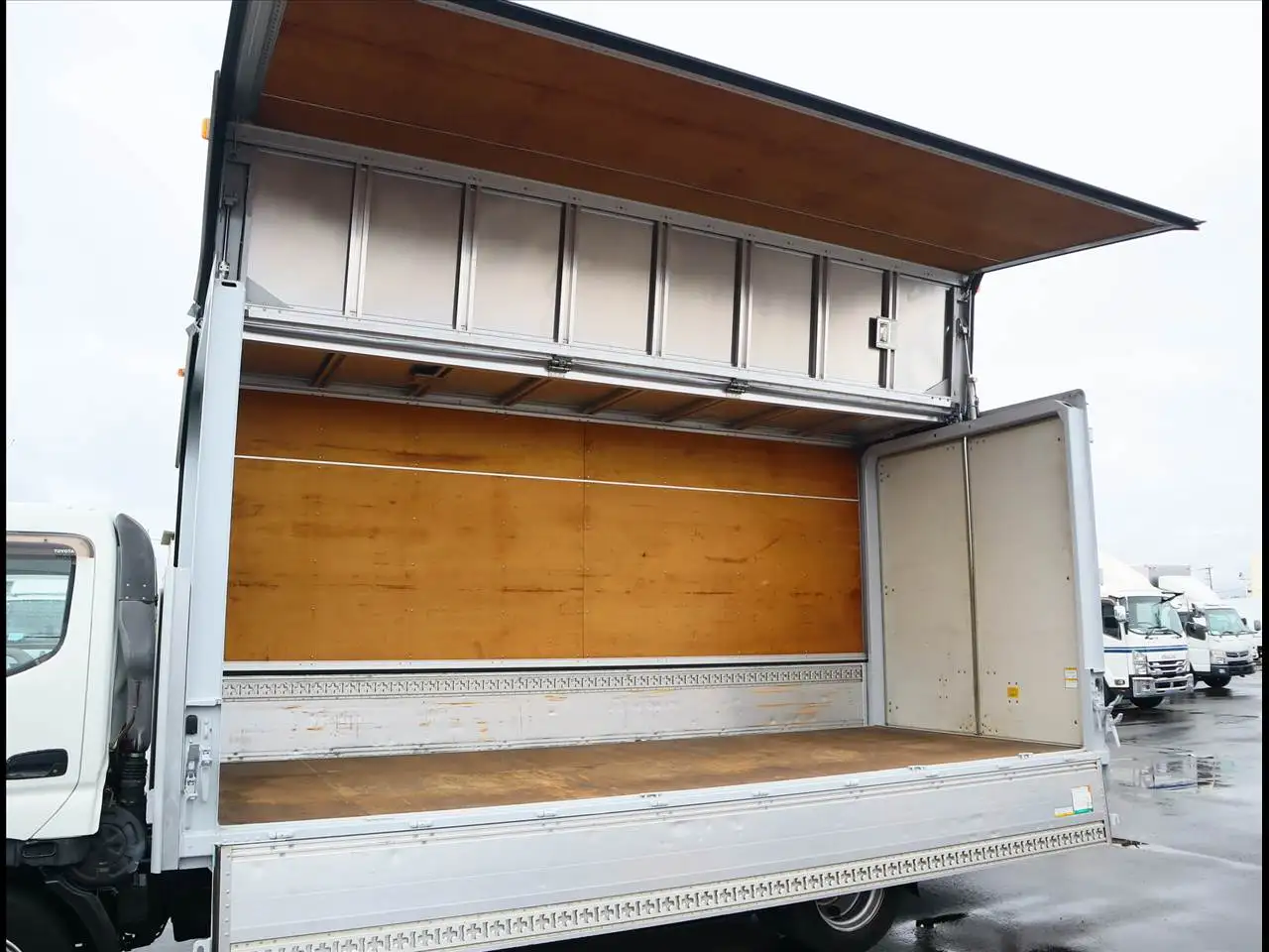 トヨタ ダイナ 小型 ウイング BDG-XZU424 H23の中古トラック画像5