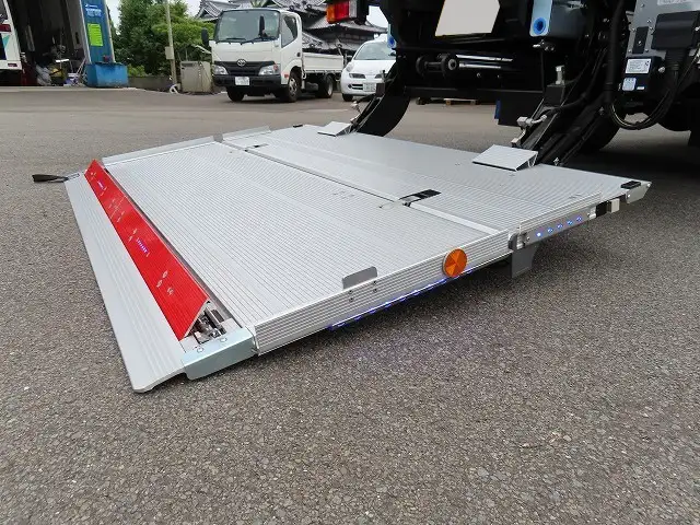 三菱 キャンター 小型 冷凍冷蔵 低温 パワーゲートの中古トラック画像6