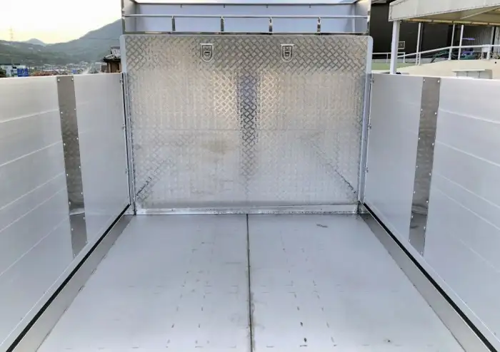 日産UD クオン 大型 ダンプ 土砂禁 ステンレス張りの中古トラック画像8