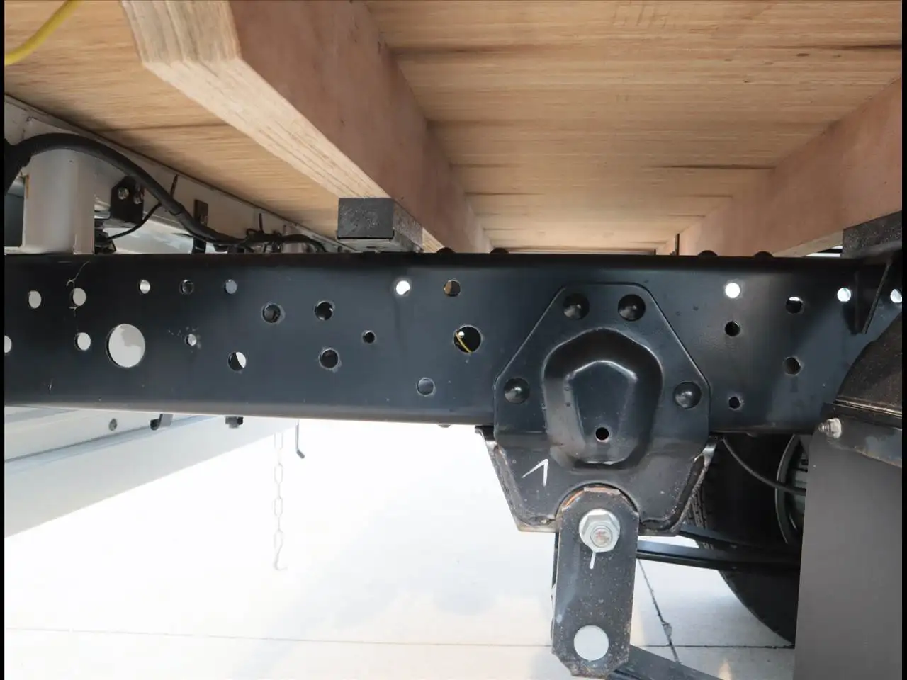 いすゞ エルフ 小型 平ボディ 2TG-NJR88AF R5の中古トラック画像18