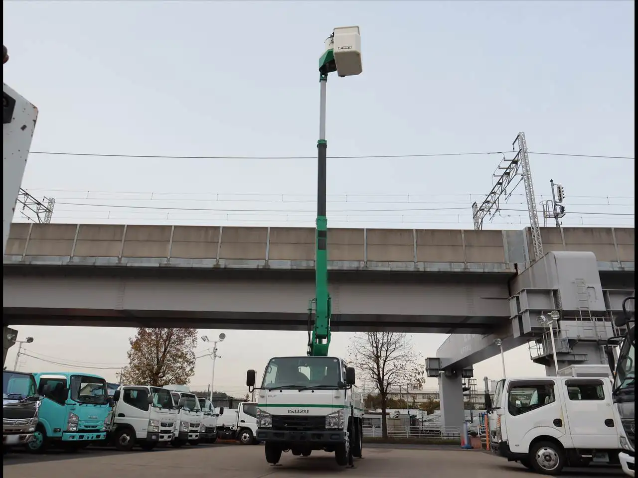 いすゞ エルフ 小型 高所・建柱車 高所作業車 電工仕様の中古トラック画像6
