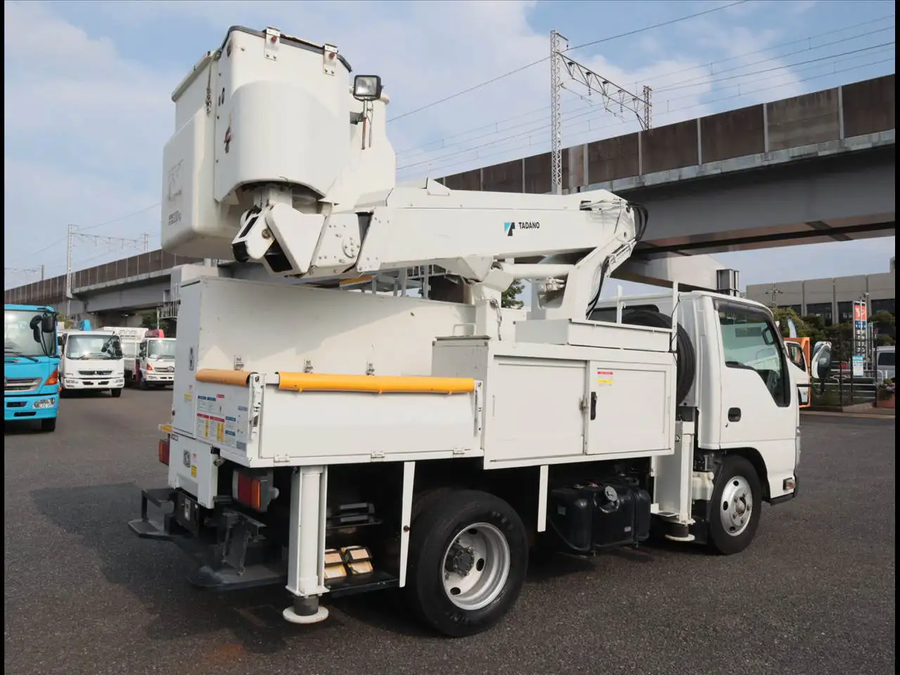 いすゞ エルフ 小型 高所・建柱車 高所作業車 電工仕様の中古トラック画像3