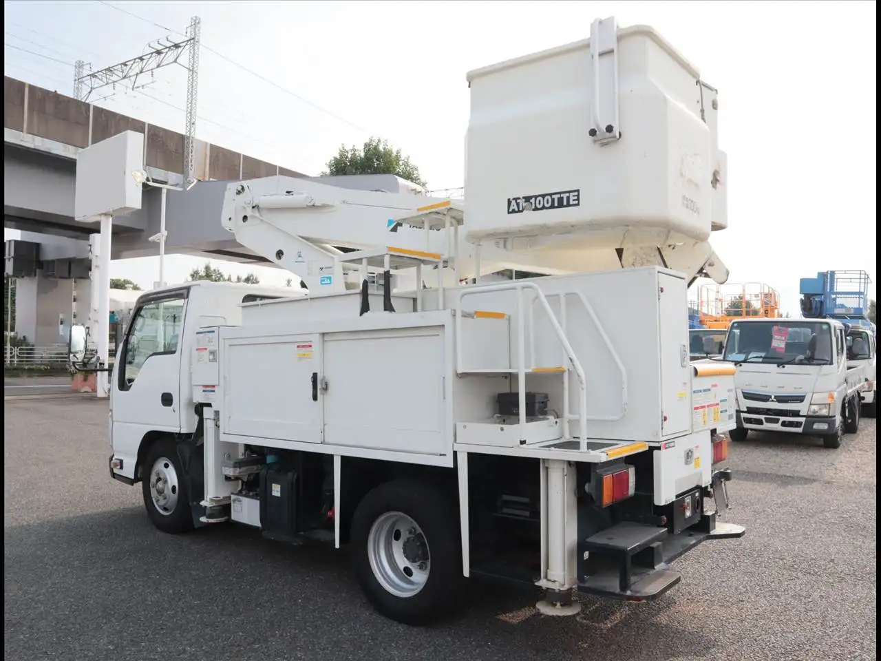いすゞ エルフ 小型 高所・建柱車 高所作業車 電工仕様の中古トラック画像4