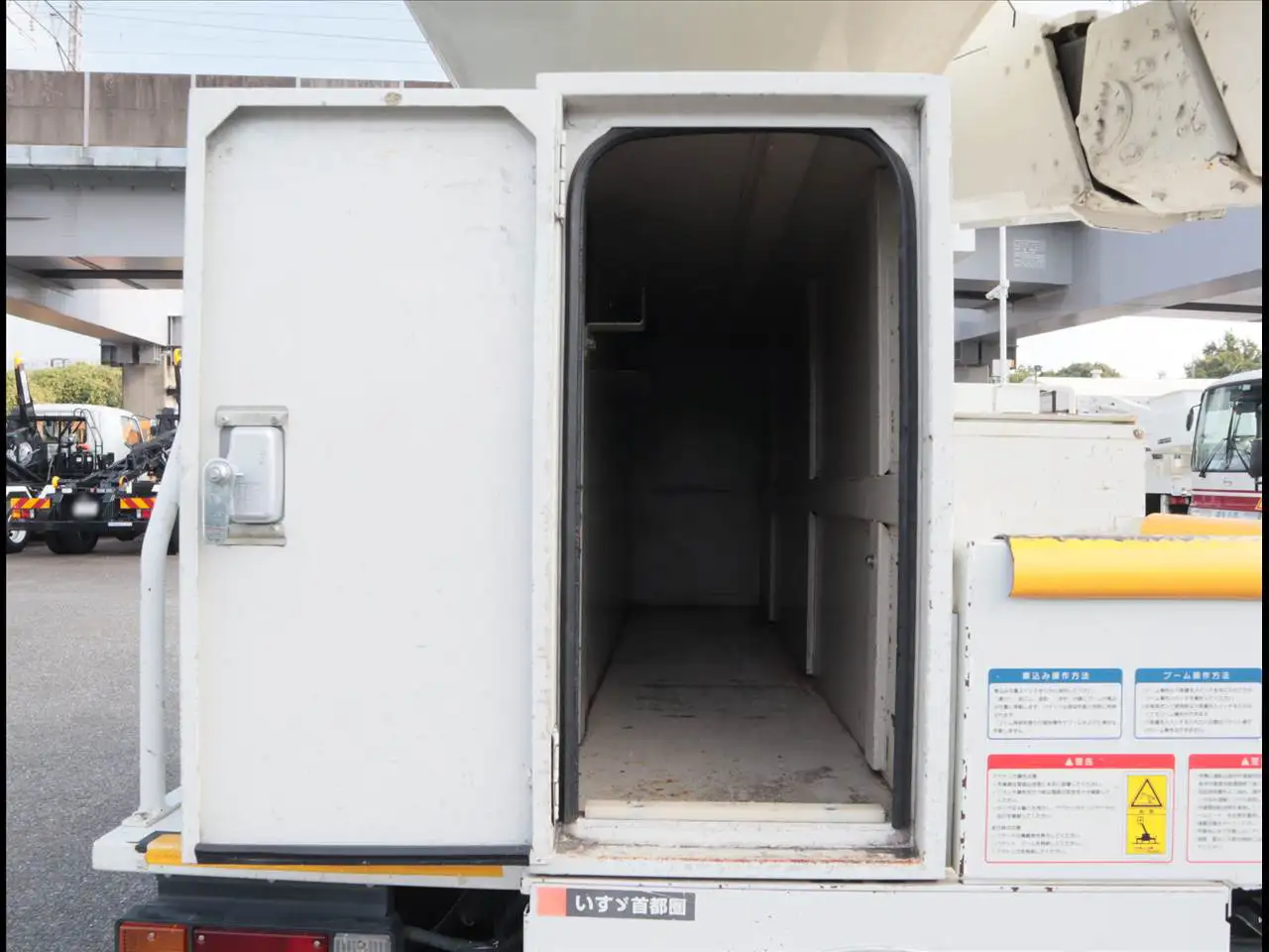 いすゞ エルフ 小型 高所・建柱車 高所作業車 電工仕様の中古トラック画像7