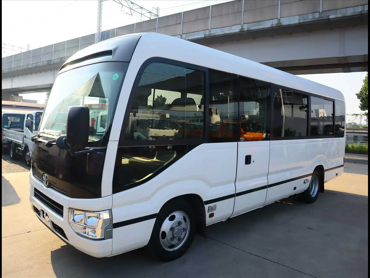 トヨタ コースター 小型 バス マイクロバス SKG-XZB70 の中古トラック【車両No.195068】