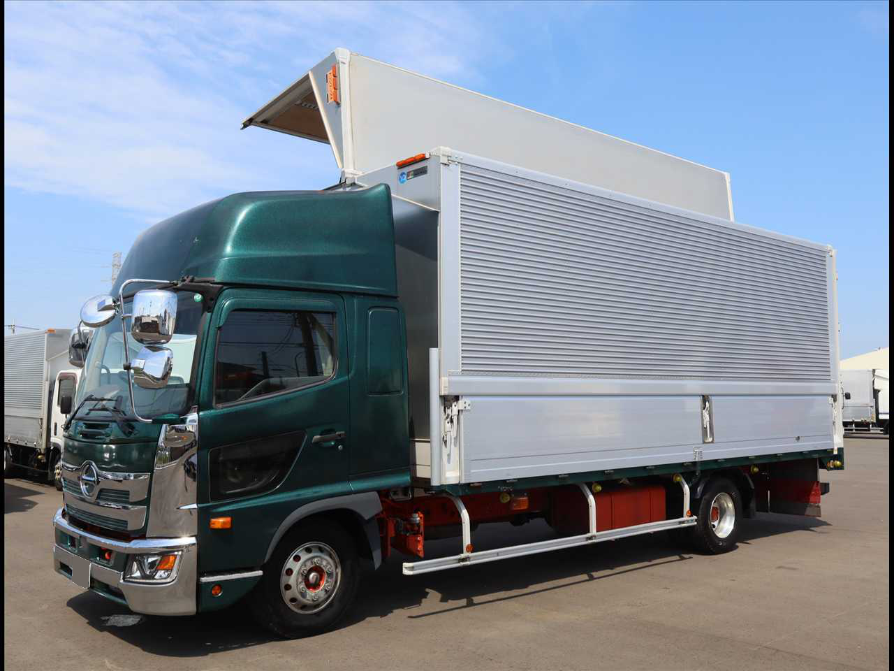日野 レンジャー 中型/増トン ウイング 幌ウイング ベッド の中古トラック【車両No.126085】