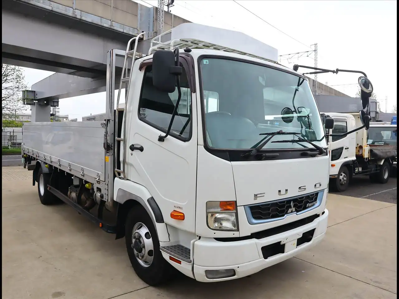 三菱 ファイター 中型/増トン 平ボディ アルミブロック 2KG-FK71Fの中古トラック画像2