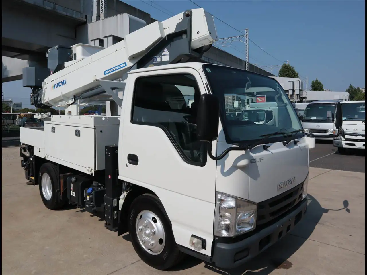 いすゞ エルフ 小型 高所・建柱車 高所作業車 2RG-NKR88ANの中古トラック画像2