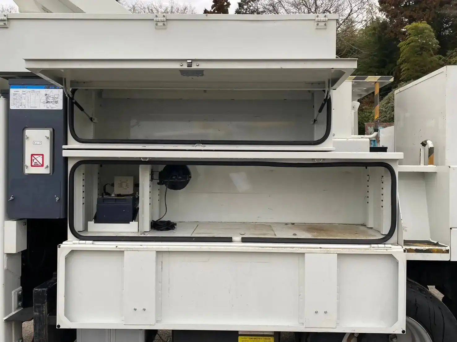 日野 デュトロ 小型 高所・建柱車 高所作業車 電工仕様の中古トラック画像6