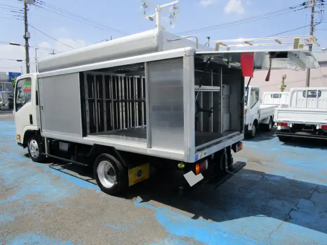 いすゞ エルフ 小型 アルミバン ボトルカー サイドドアの中古トラック画像4
