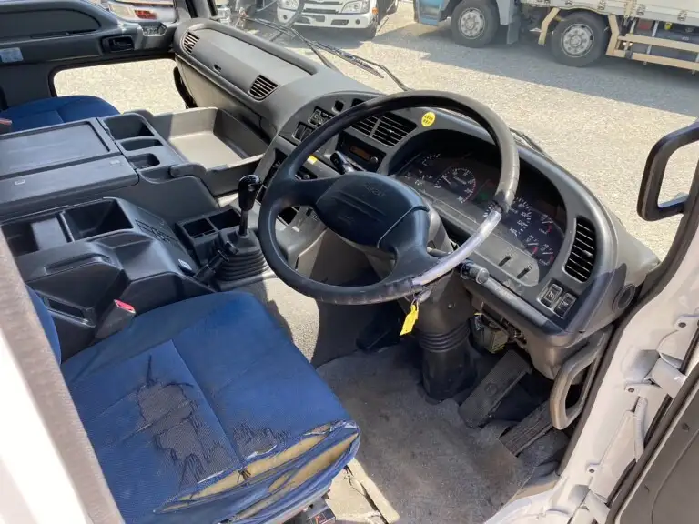 いすゞ ギガ 大型 ウイング エアサス LKG-CYY77AYの中古トラック画像11