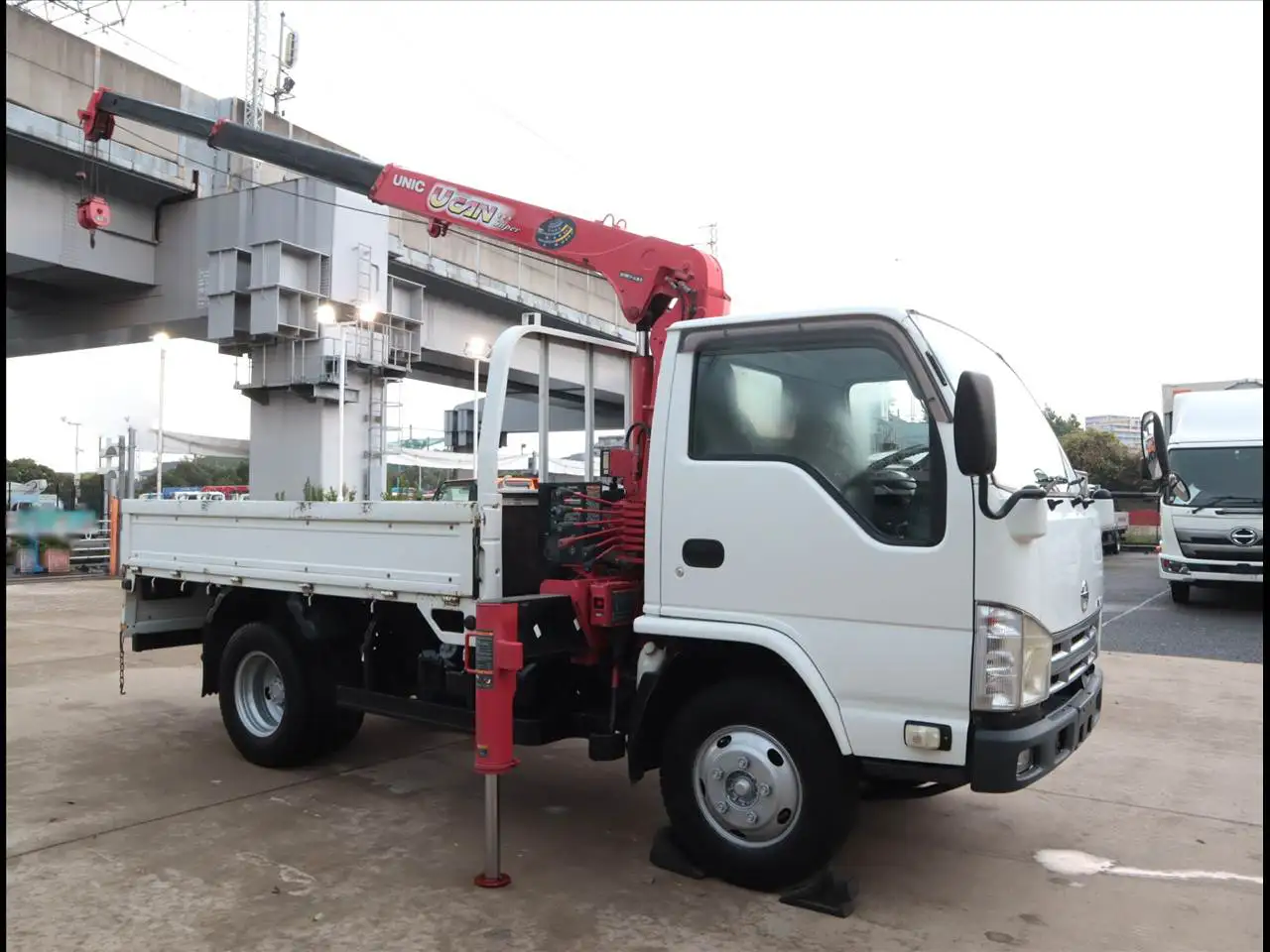 日産 アトラス 小型 クレーン付 床鉄板 3段の中古トラック画像2