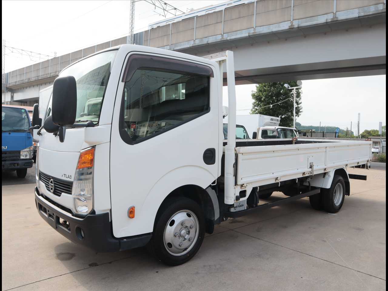 いすゞ エルフ 小型 平ボディ PB-NKS81AR H17 の中古トラック【車両No.195364】