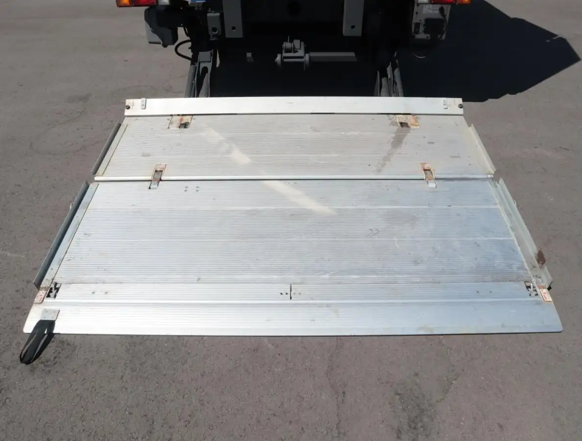 いすゞ エルフ 小型 冷凍冷蔵 低温 パワーゲートの中古トラック画像13