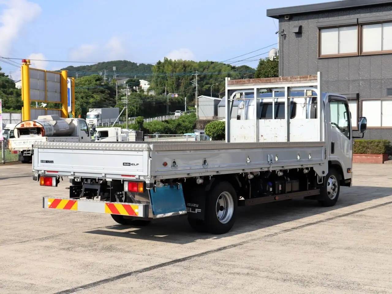 いすゞ エルフ 小型 平ボディ 床鉄板 2RG-NPR88YNの中古トラック画像3