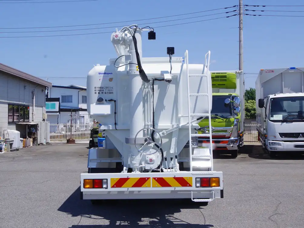 三菱 ファイター 中型/増トン タンク車 バルク 2KG-FK62Fの中古トラック画像4