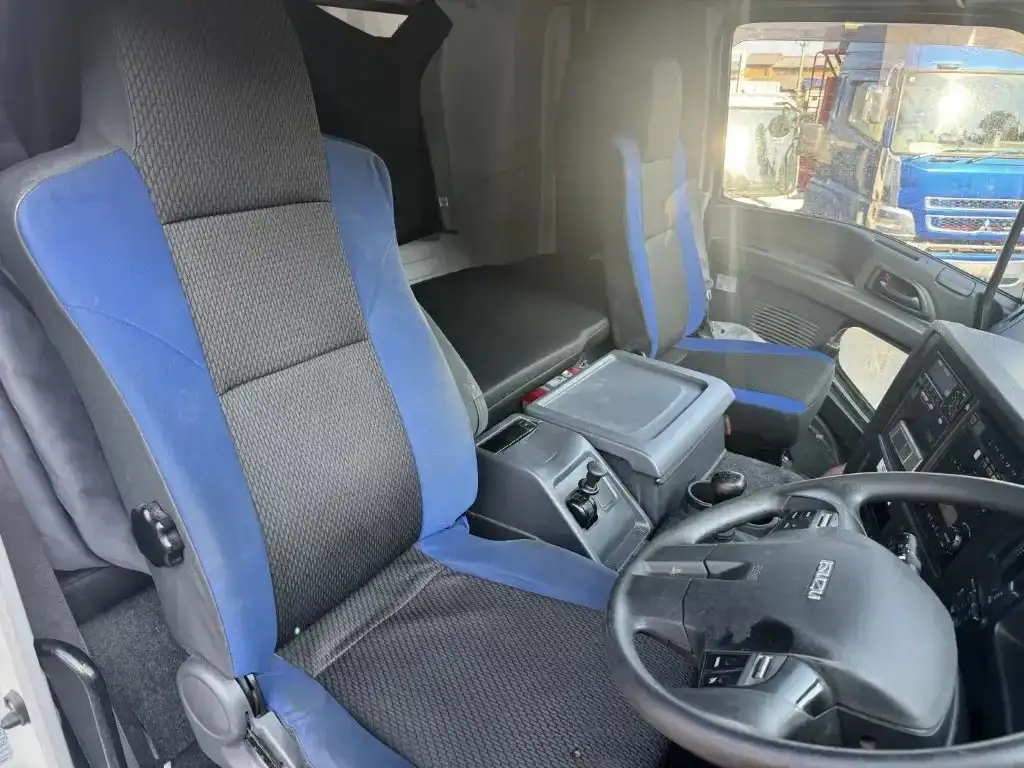 いすゞ ギガ 大型 ウイング エアサス ベッドの中古トラック画像11
