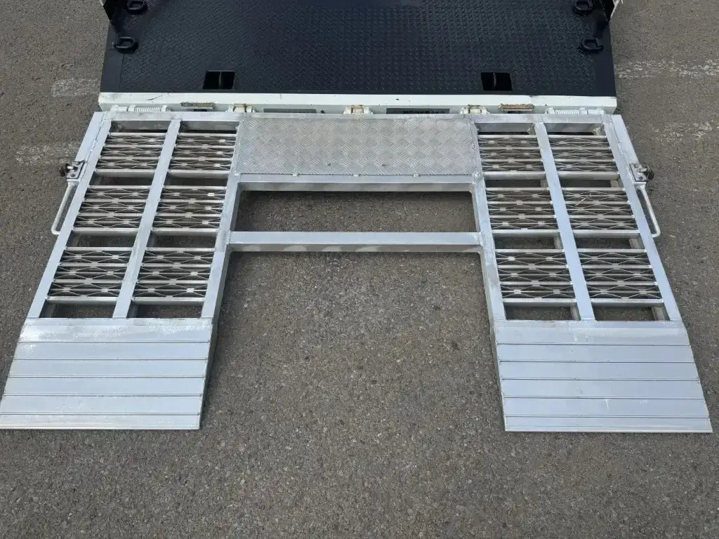 三菱 キャンター 小型 車両重機運搬 ラジコン ウインチの中古トラック画像9