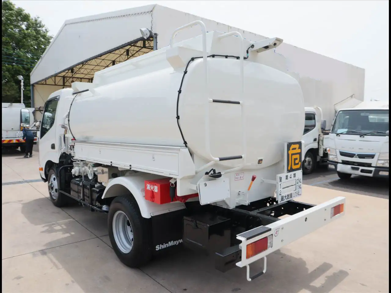 日野 デュトロ 小型 タンク車 ローリー 2DG-XZU685Mの中古トラック画像4