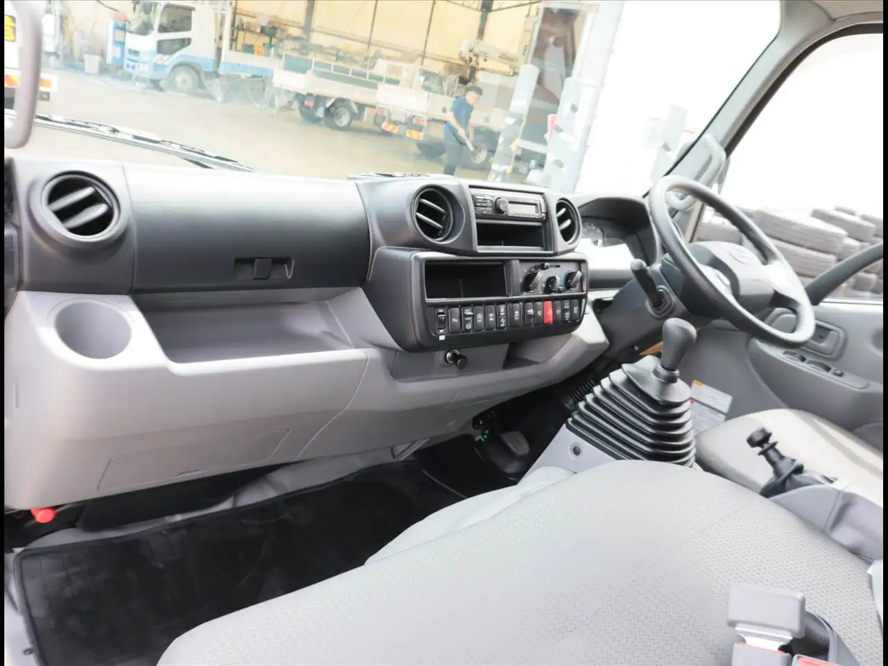 日野 デュトロ 小型 タンク車 ローリー 2DG-XZU685Mの中古トラック画像12