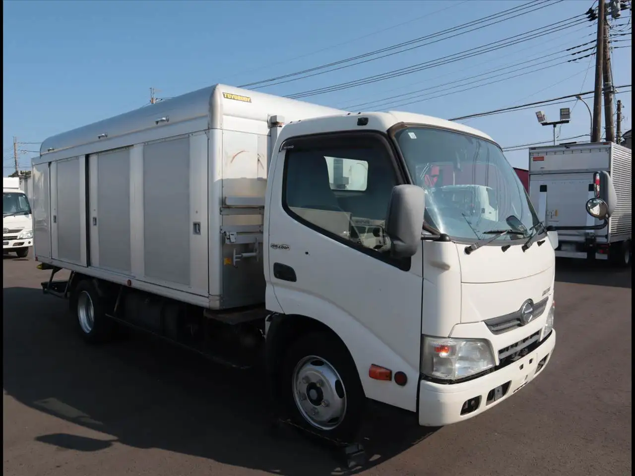 日野 デュトロ 小型 アルミバン ボトルカー サイドドアの中古トラック画像2