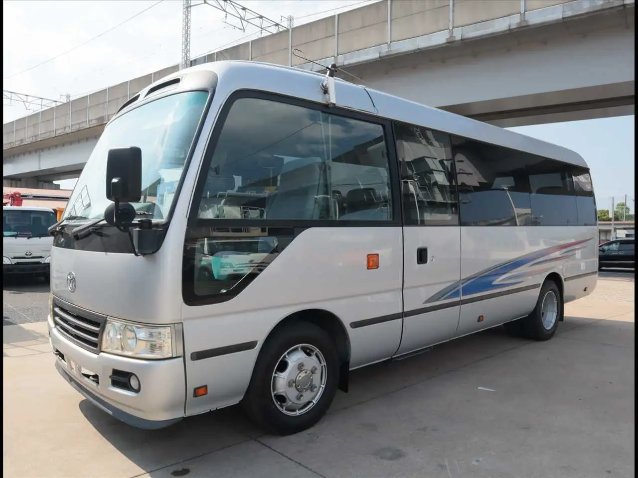 トヨタ コースター 小型 バス マイクロバス BDG-XZB51 の中古トラック【車両No.195745】