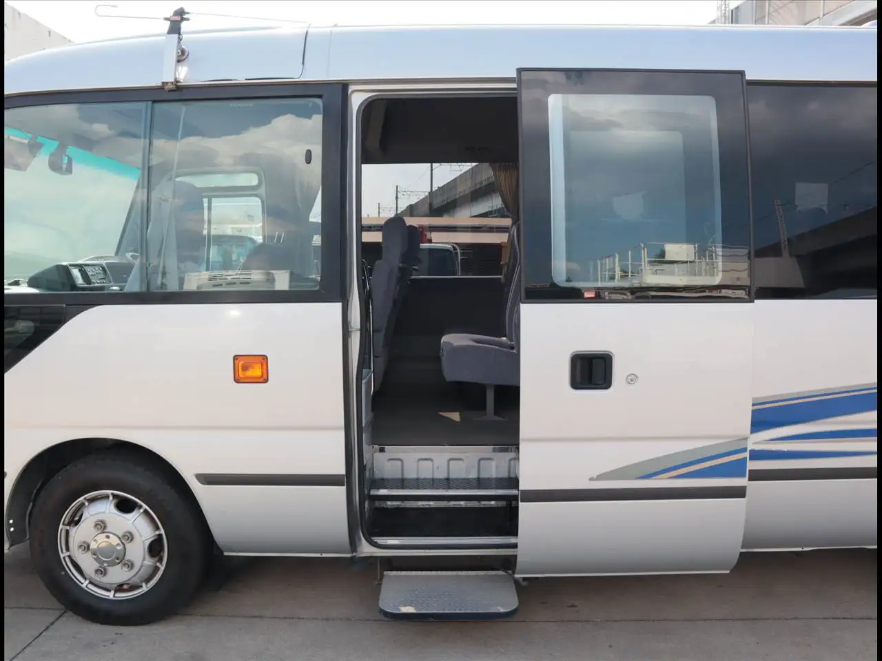 トヨタ コースター 小型 バス マイクロバス BDG-XZB51の中古トラック画像5