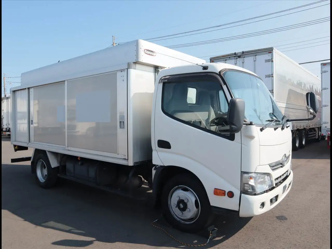 日野 デュトロ 小型 アルミバン ボトルカー サイドドアの中古トラック画像2