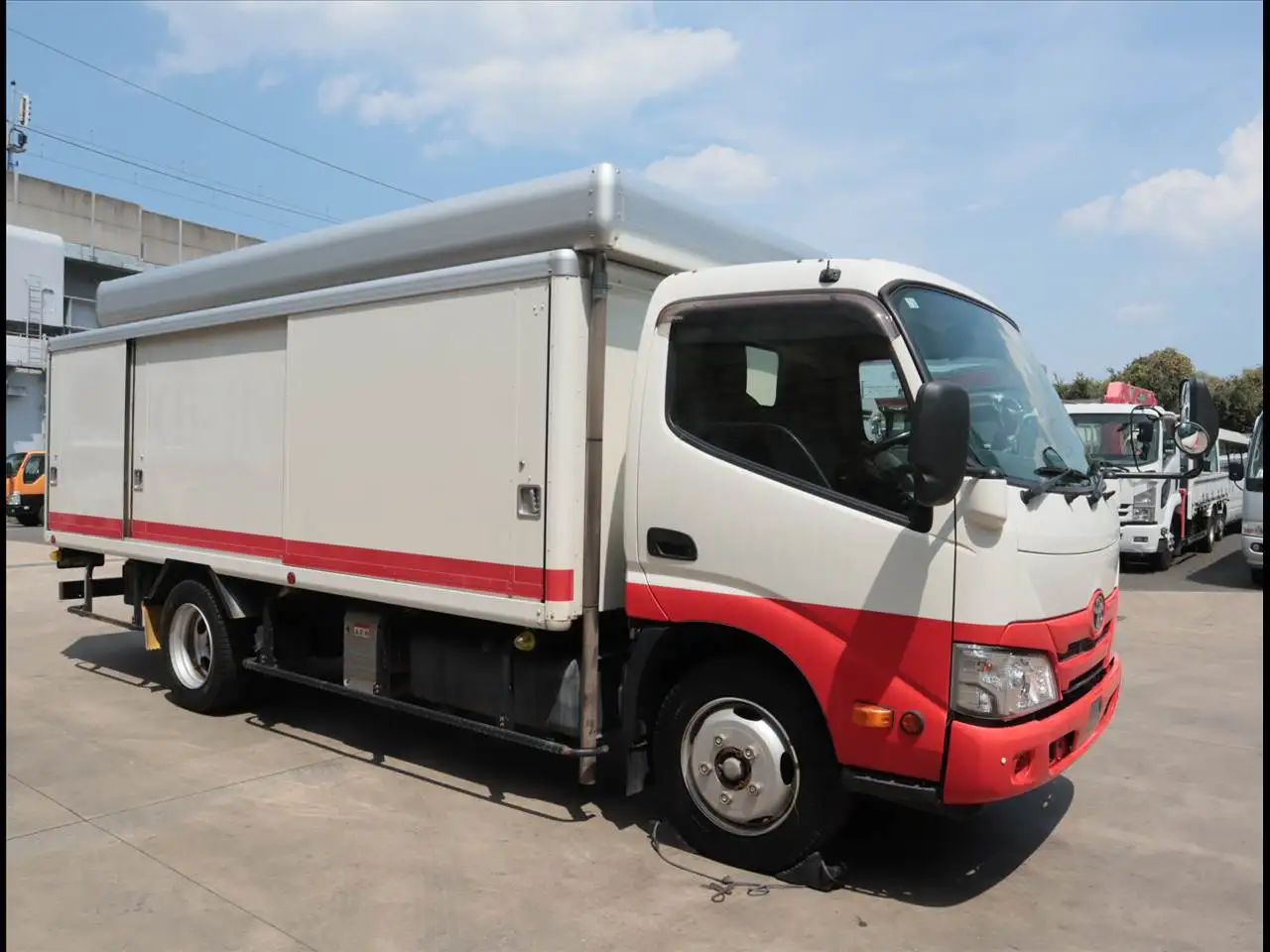 トヨタ ダイナ 小型 アルミバン ボトルカー サイドドアの中古トラック画像2