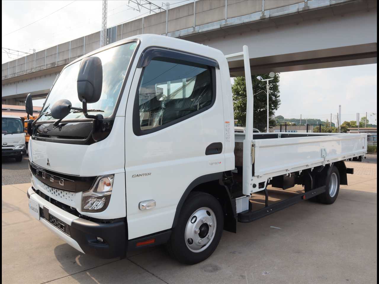 三菱 キャンター 小型 平ボディ アルミブロック 2RG-FEAV0 の中古トラック【車両No.168652】