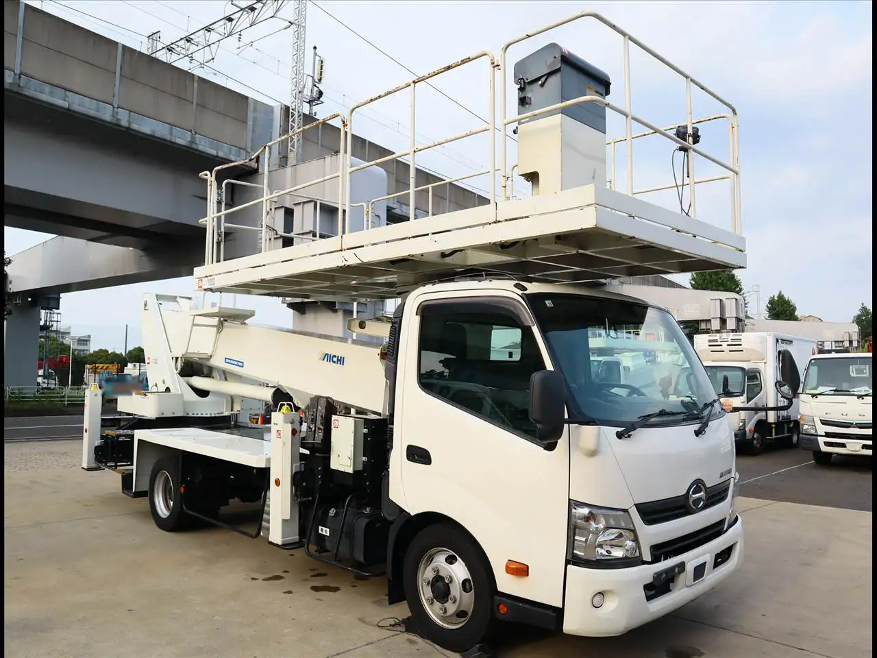 日野 デュトロ 小型 高所・建柱車 高所作業車 2KG-XZU720Mの中古トラック画像2