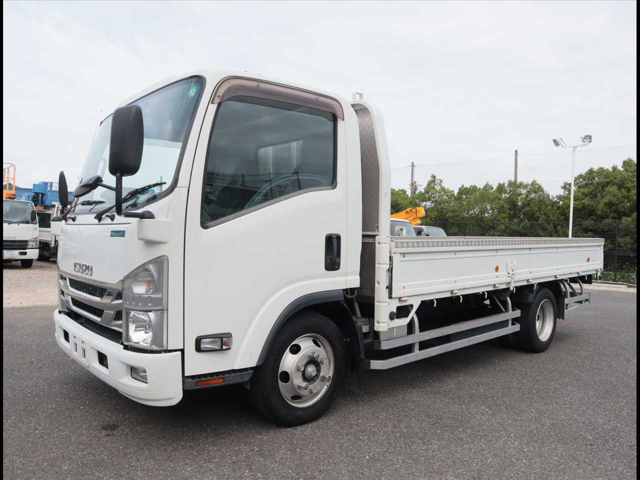 三菱 キャンター 小型 平ボディ アルミブロック 2RG-FEAV0 の中古トラック【車両No.168652】