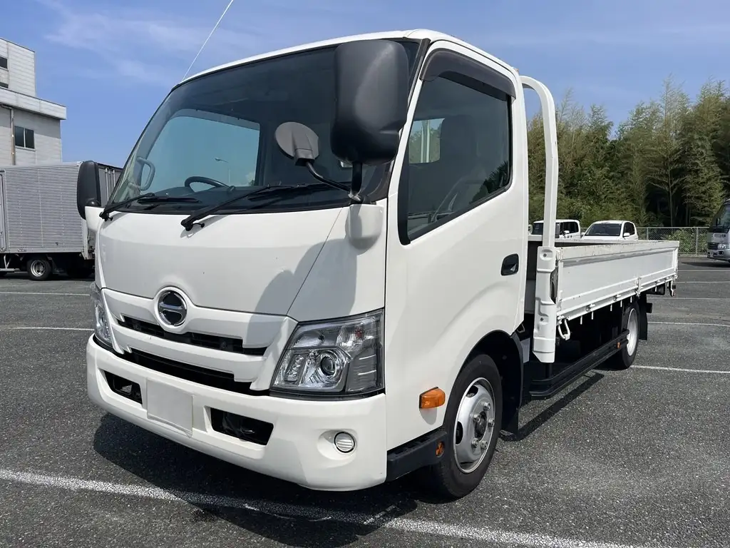 日野 デュトロ 小型 平ボディ 2RG-XZU710M R2の中古トラック画像1