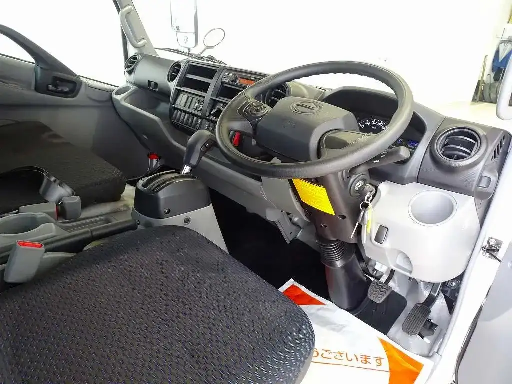 日野 デュトロ 小型 平ボディ Wキャブ 2KG-XZU722Mの中古トラック画像8